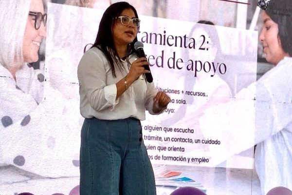 El Salvador: Un club de lectura que se transforma en refugio emocional
