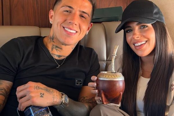 El tierno gesto de Enzo Fernández con Valentina Cervantes tras su balance mensual: “Algo sabés de esto”