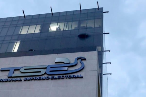 El vicepresidente Ulloa invitó a parlamentarios italianos a participar como observadores en las elecciones de 2027 en El Salvador