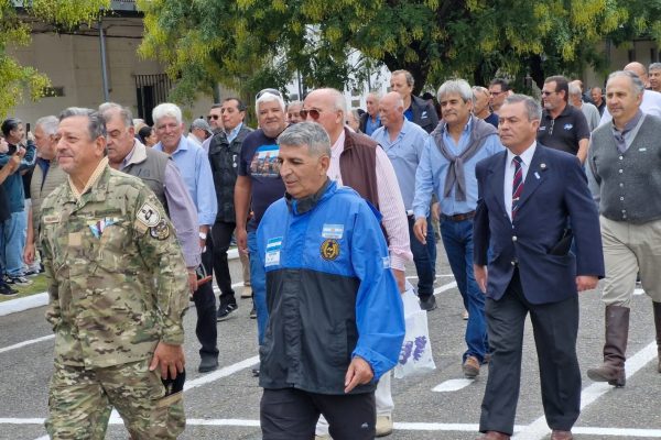 Emociones y recuerdos en Mercedes: el reencuentro anual de los veteranos del Regimiento 6 para evocar su partida a Malvinas