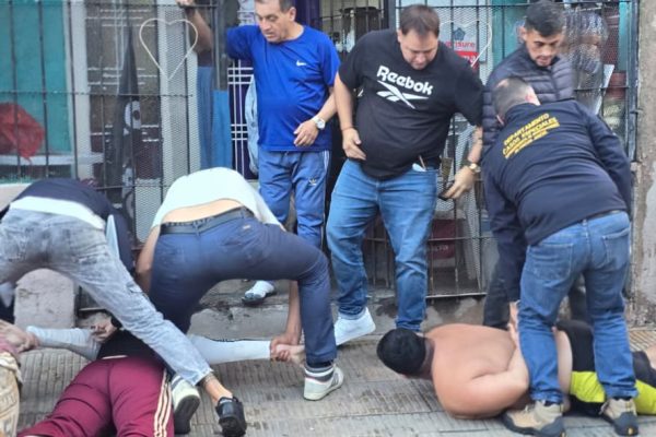 Entró a un sitio erótico, lo chantajeó una escort y aceptó una entrega controlada de dinero para atraparla