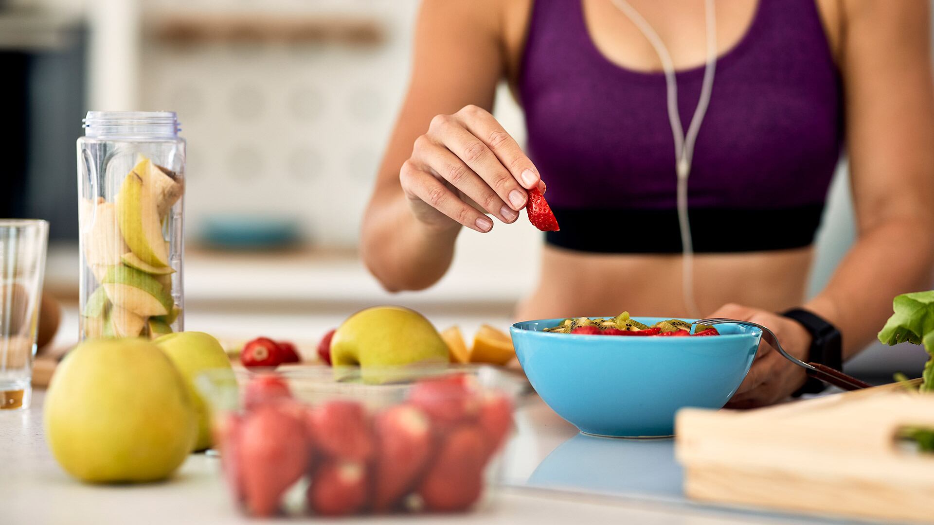 El momento ideal para comer depende de factores como el tipo de entrenamiento, los objetivos personales y la tolerancia individual (Freepik)