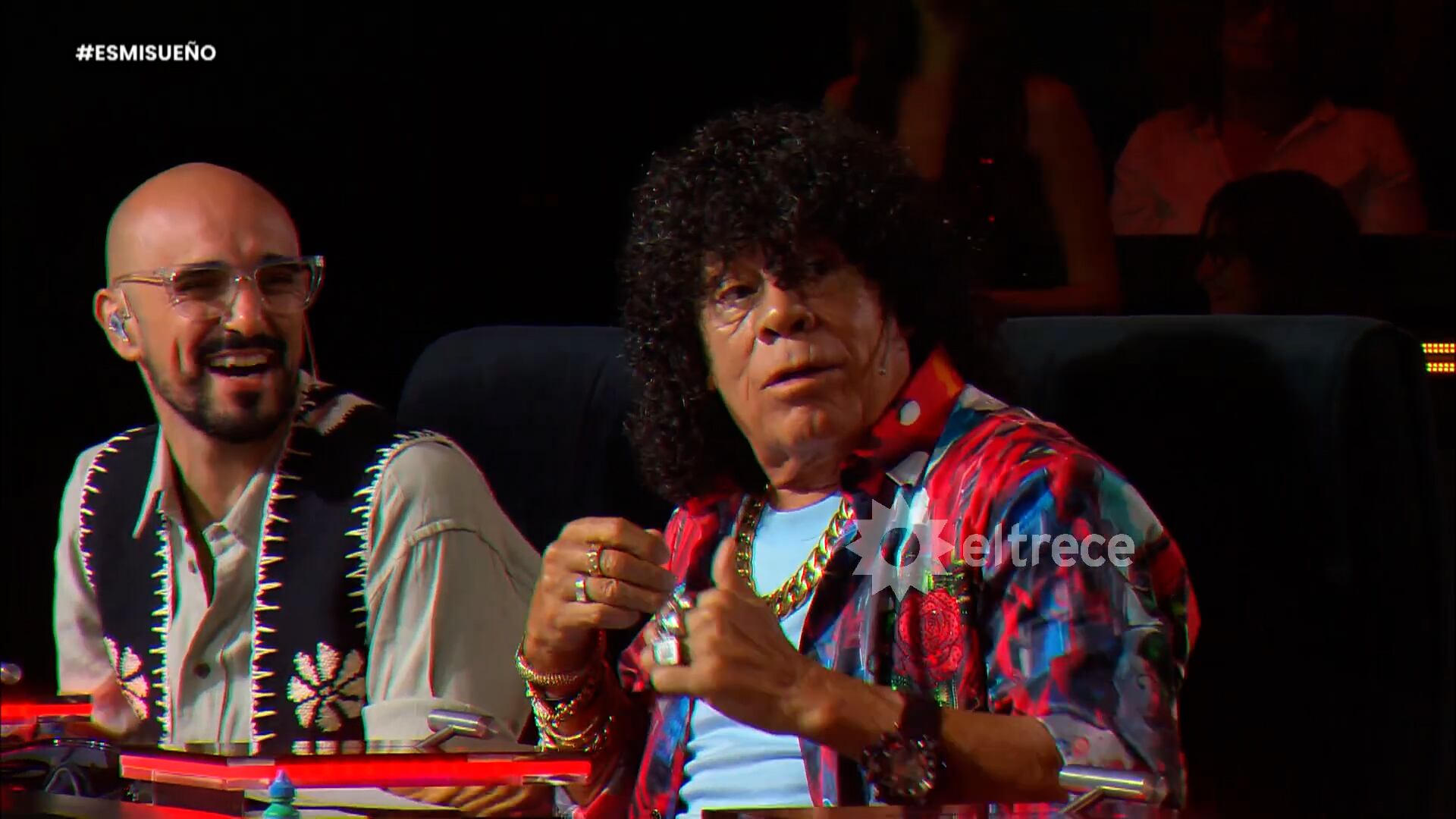 La complicidad inesperada entre los integrantes del panel dio lugar a una divertida confusión de palabras y significados