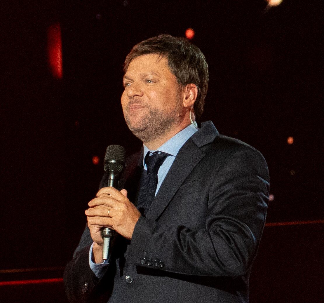 El participante de 71 años revive su pasión por la música, uniendo décadas de trayectoria y emoción en el show de Guido Kaczka