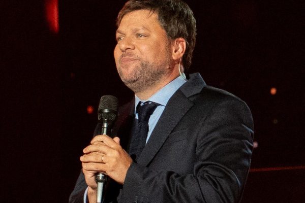 Es mi sueño: un participante le cantó a su esposa un bolero a capela por sus 50 años juntos y emocionó a todos