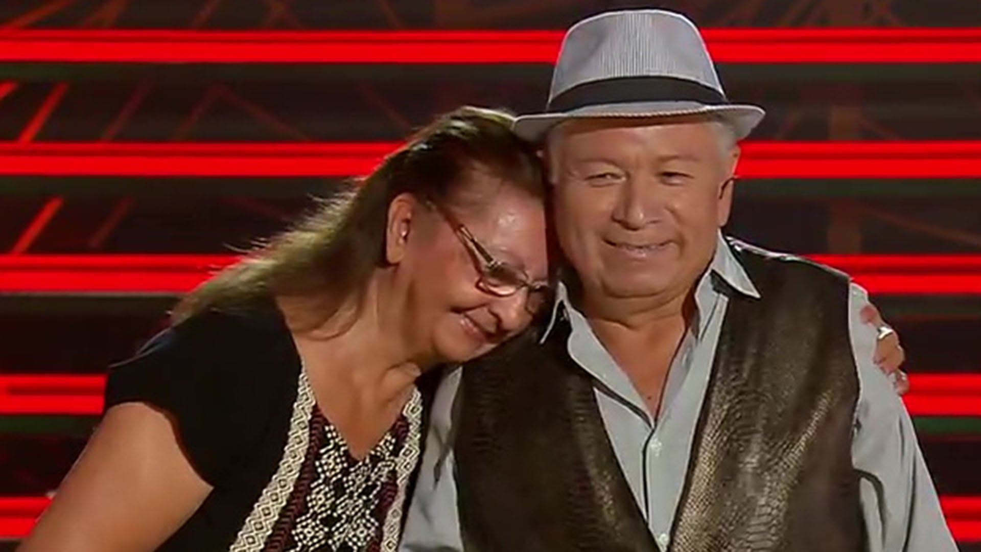 La interpretación de 'La barca' se convierte en una dedicatoria especial por los 50 años de matrimonio de Carlos Rubén Pérez y Griselda