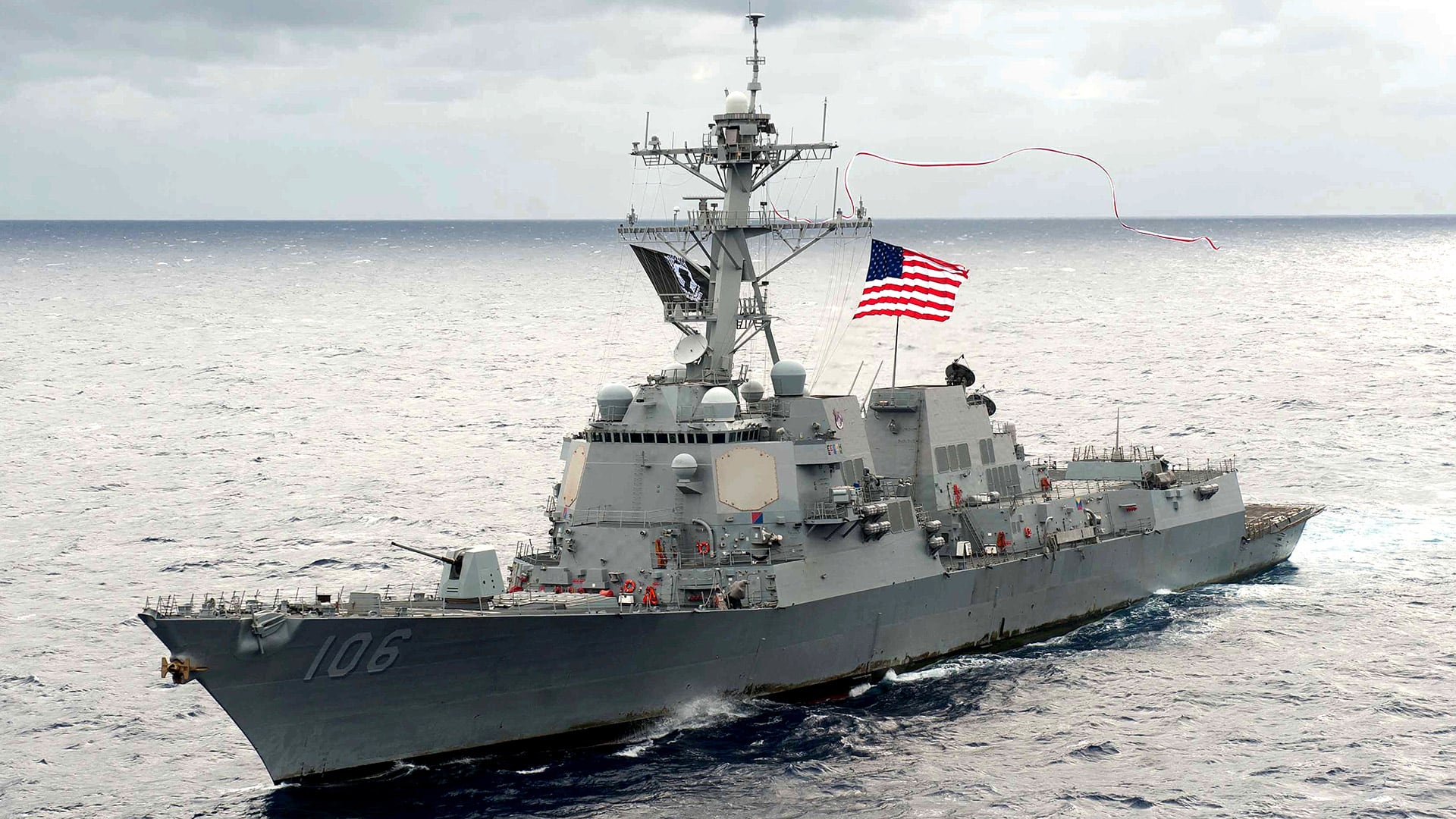 Estados Unidos anunció el bloqueo total de los puertos iraníes y aseguró haber paralizado “por completo” su comercio marítimo (US Navy)