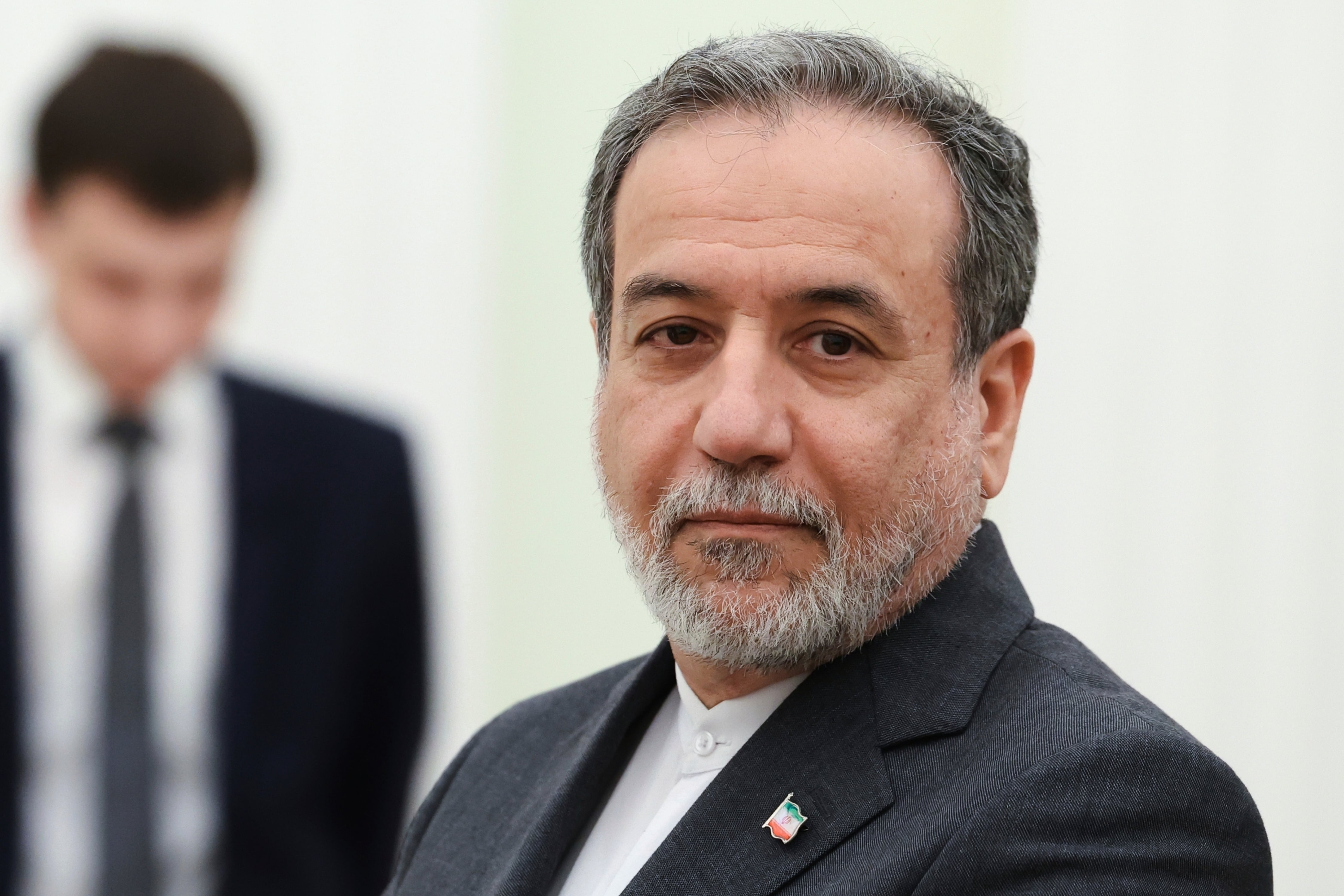 El diálogo entre Washington y Teherán entró en una fase crítica después de que el canciller iraní, Abbas Araghchi, se retirara de Pakistán sin confirmar su asistencia a una nueva ronda de negociaciones (Alexander Kazakov/AP/ Archivo)