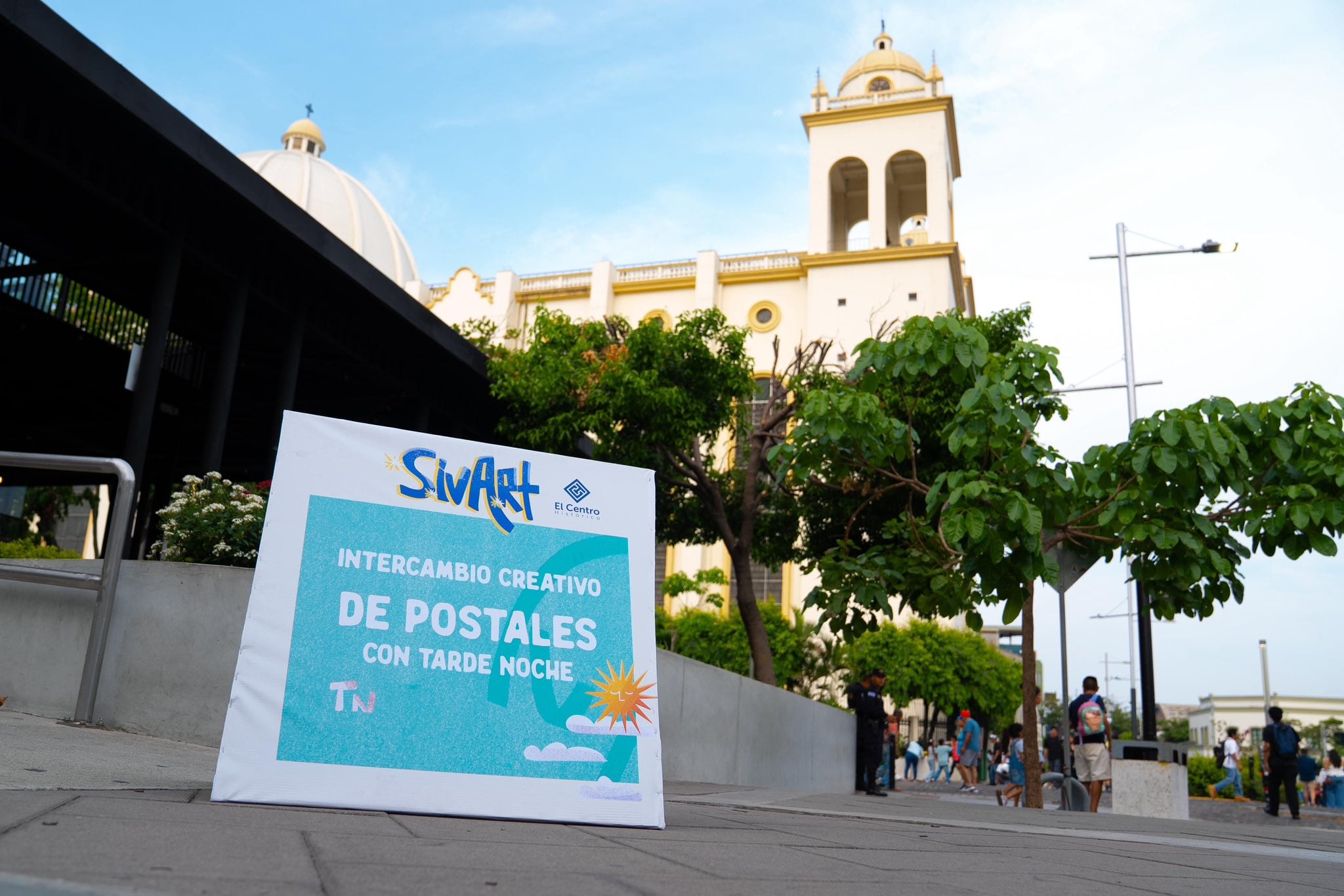 El Centro Histórico de San Salvador fue escenario este sábado de SivArt Family Fest, un evento que reunió a familias y visitantes en un ambiente de actividades culturales, musicales y de entretenimiento.(Cortesía: Ministerio de Turismo)