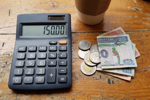 Guatemala exime del Impuesto Sobre la Renta a trabajadores con salario mínimo legal