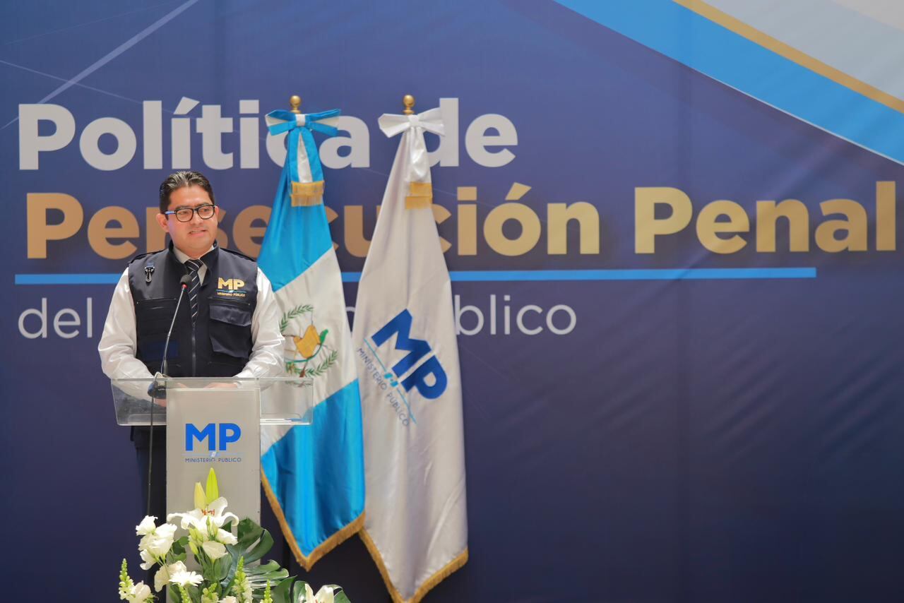 En su intervención, el doctor Melvin Giovanni Portillo, secretario de Política Criminal, subrayó el valor de este instrumento, diseñado para priorizar la atención a las víctimas, mejorar las investigaciones criminales y disminuir la impunidad en el país. (Cortesía: Ministerio Público)