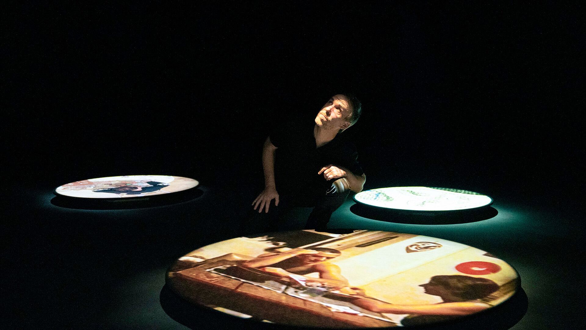 Guillermo Kuitca reúne 25 años de arte en “Diarios”, una exposición íntima y única