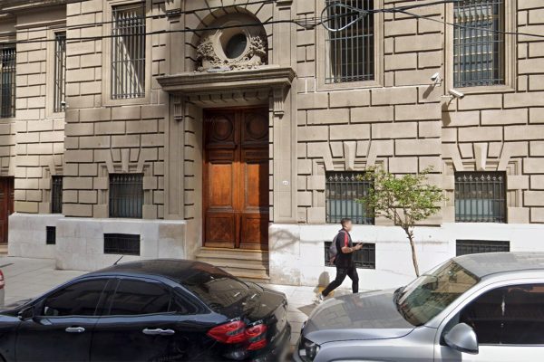 Incautaron un revólver, una navaja y dispositivos electrónicos tras amenazas en 4 escuelas porteñas