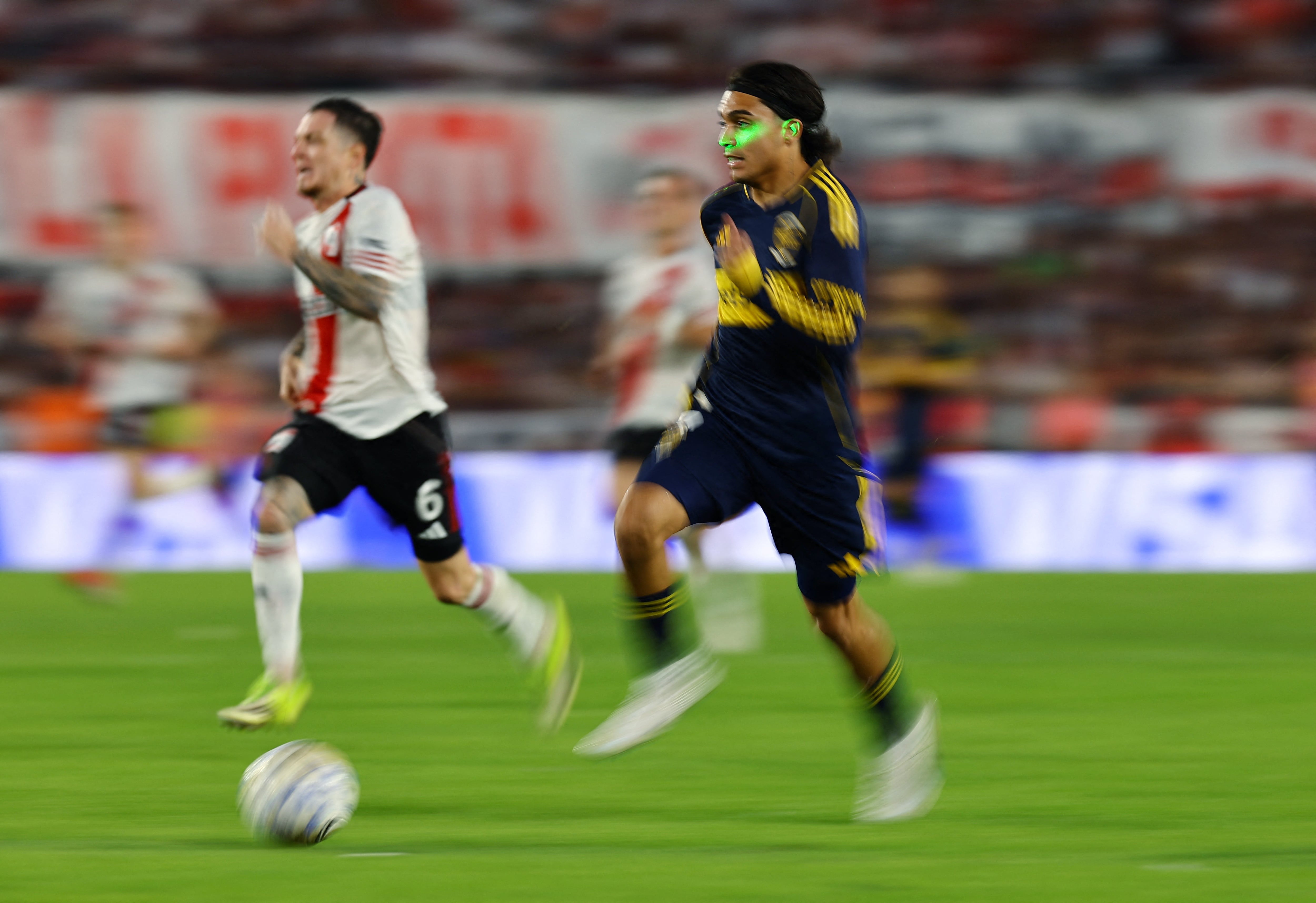 El Changuito entró en el Superclásico ante River y estuvo cerca de liquidar el partido (REUTERS/Agustin Marcarian)