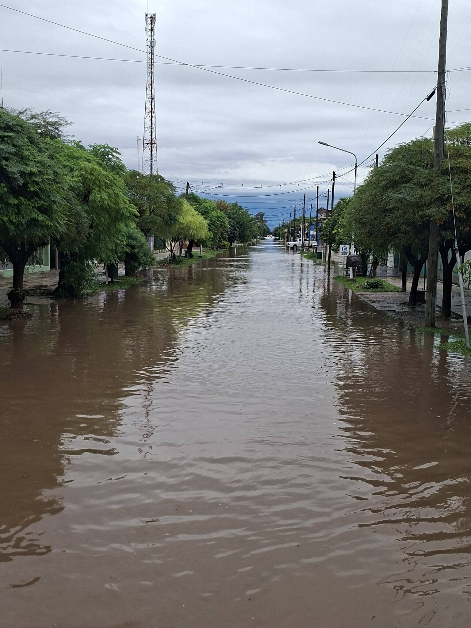 Las autoridades pusieron a disposición el Hospital (ya colapsado), Iglesia de Dios, convento de las hermanas y el Polideportivo Municipal (Municipalidad de Los Juríes)