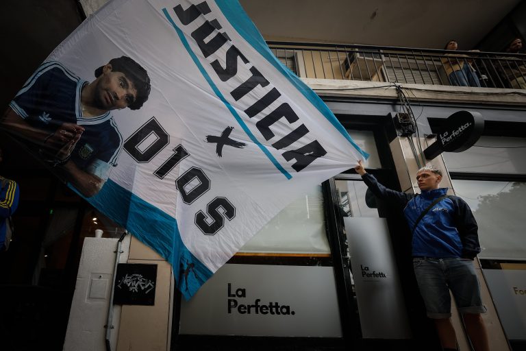 Juicio por la muerte de Maradona, en vivo: el abogado de Luque desmintió las denuncias por hostigamiento de Giannina