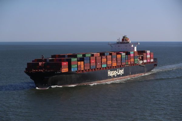 La agencia marítima del Reino Unido reportó que una lancha iraní atacó a un buque frente a las costas de Omán