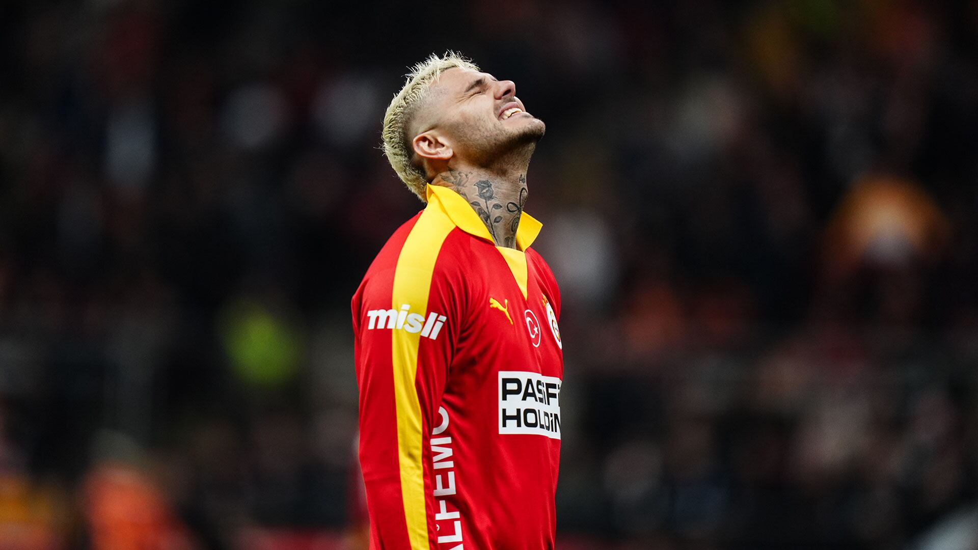 El look de Icardi que llamó la atención: con el cuello alzado de la camiseta (Reuters)