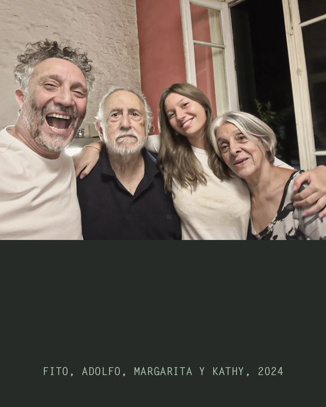 El músico junto a Aristarain, su hija Margarita y la esposa del cineasta, Kathy Saavedra