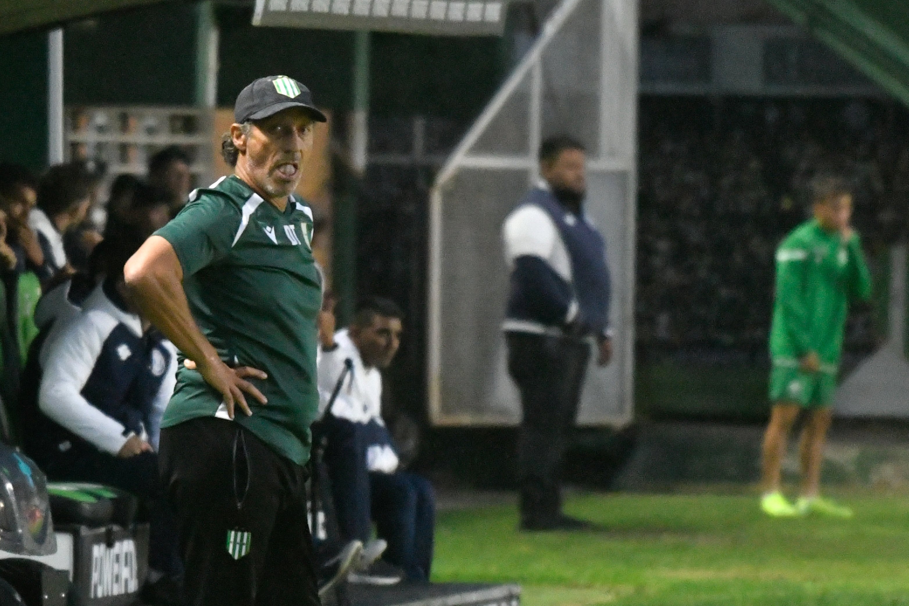 Troglio se fue en llamas con la prensa de Banfield tras el último partido del equipo
