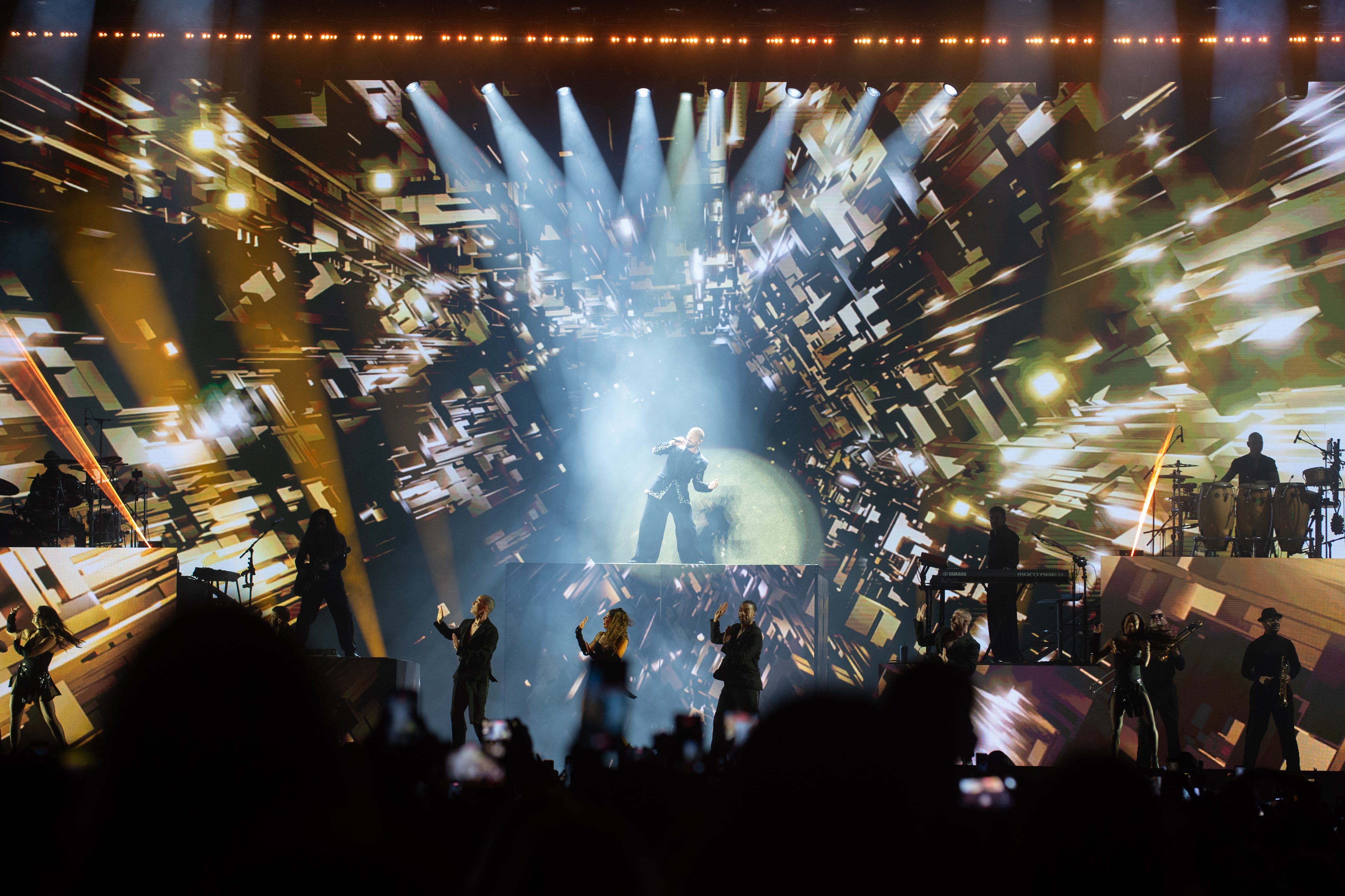Con una puesta imponente y una batería de luces impactante, Ricky Martin dio inicio a su show en Buenos Aires