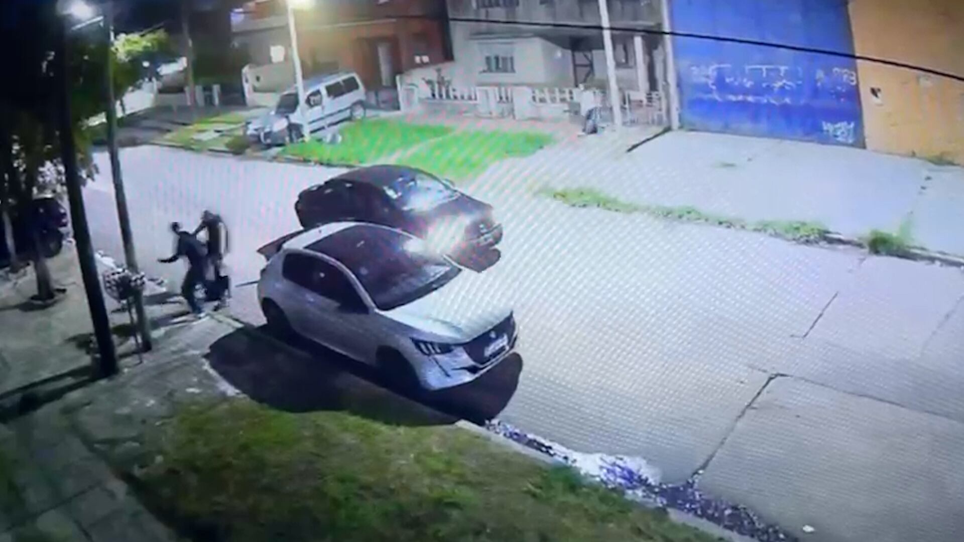 Otra secuencia del crimen tomada por una cámara de seguridad