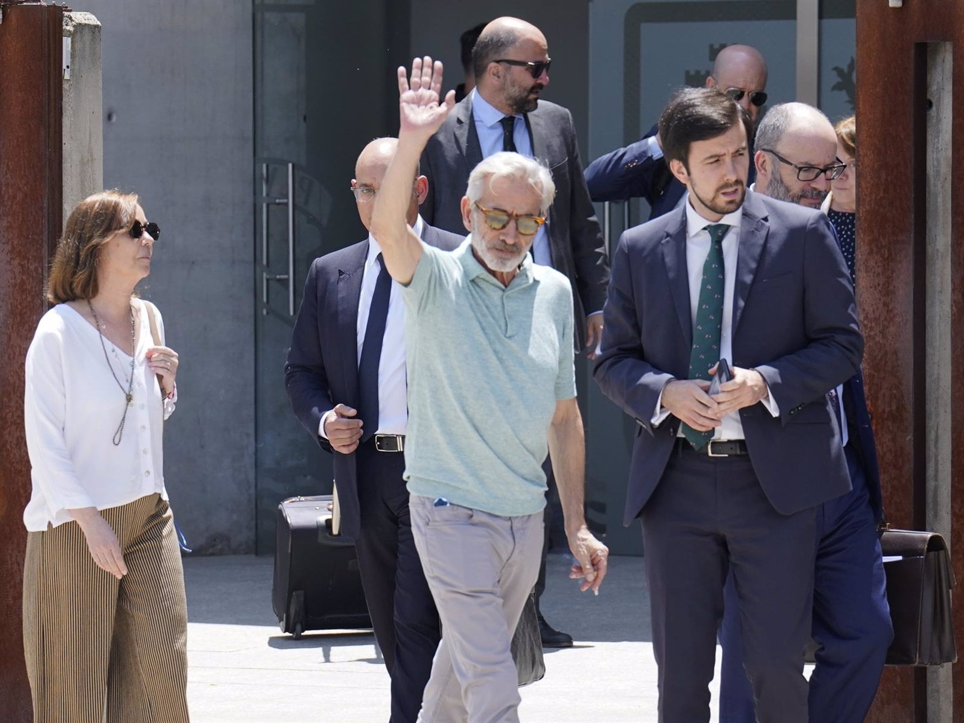 Imanol Arias saliendo de la Audiencia donde llegó a un acuerdo con el fisco (EUROPA ESPAÑA SOCIEDAD) 