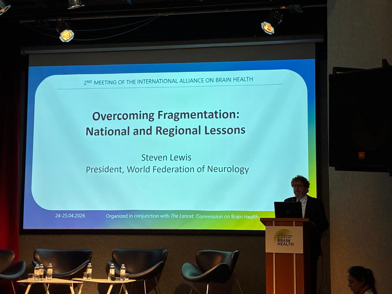 Steven Lewis remarcó la importancia de superar los compartimentos estancos y potenciar la cooperación interdisciplinaria global 