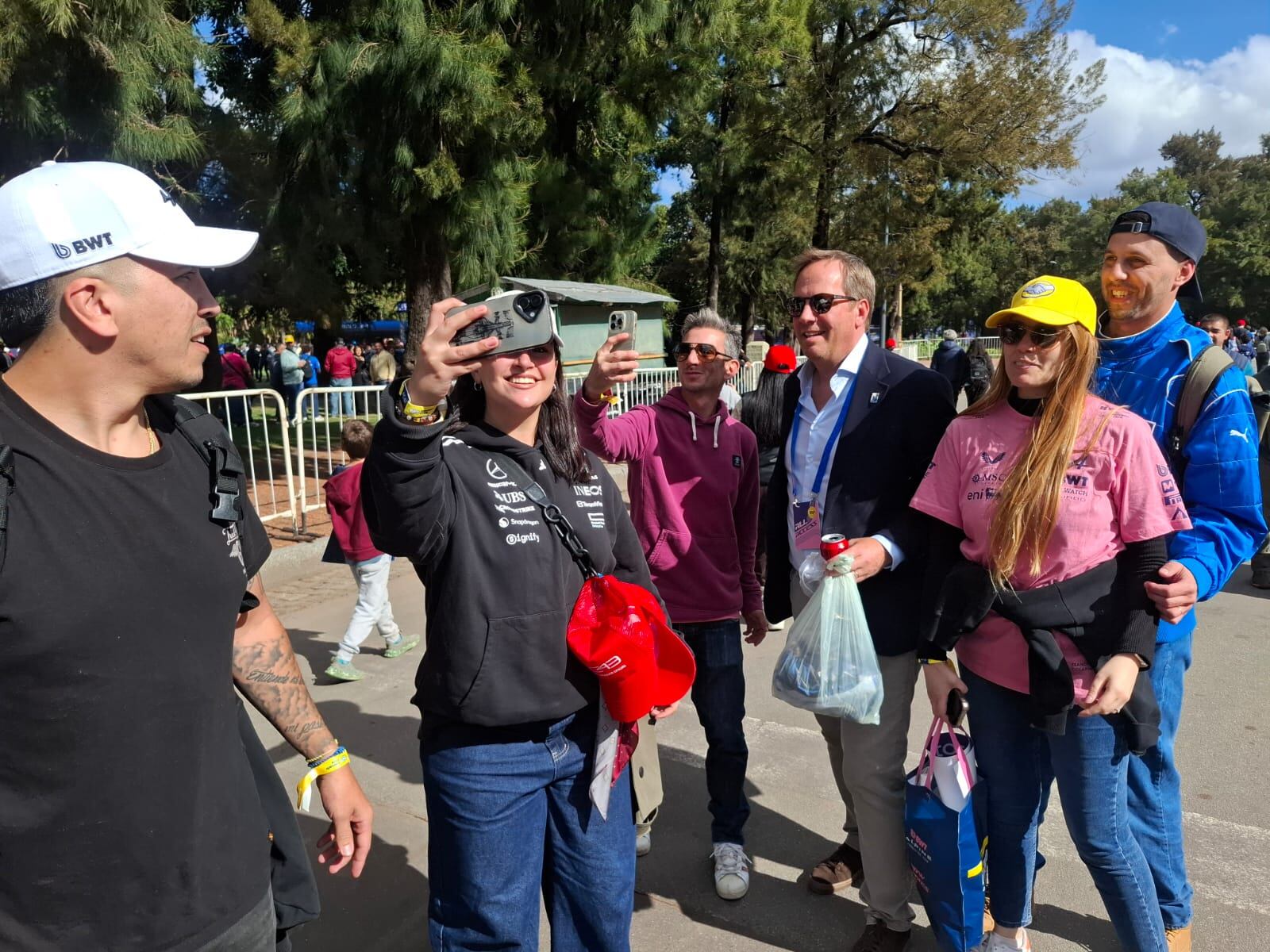Jamie Campbell-Walter junto a fanáticos argentinos en el road show