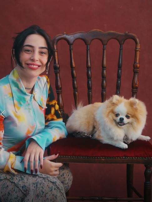 Nicki Nicole junto a Goku