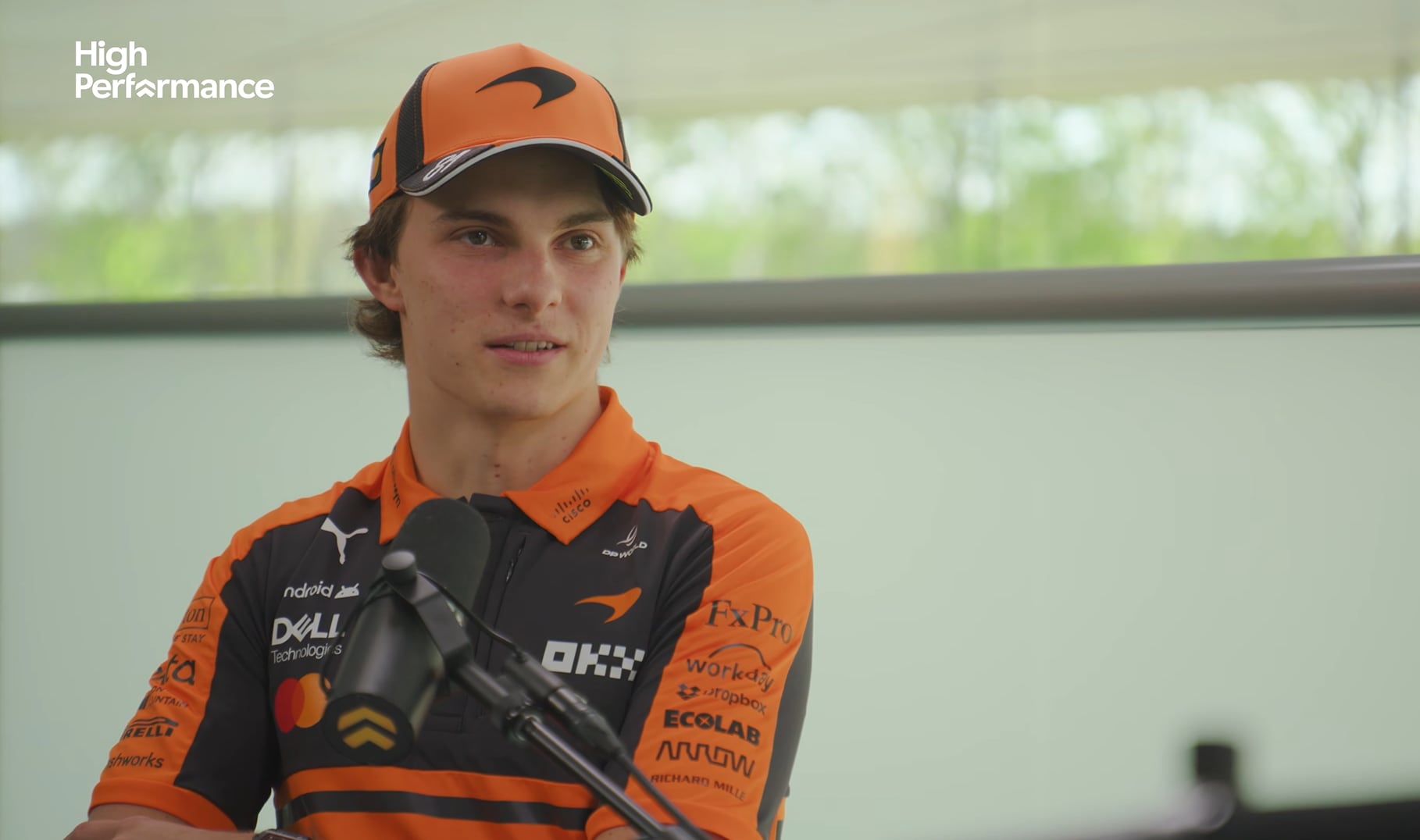 Oscar Piastri dejó Australia a los 14 años para perseguir su sueño en la Fórmula 1, sacrificando el tiempo con su familia por la carrera internacional (Captura de video: YouTube/‎⁨@HighPerformancePodcast⁩)