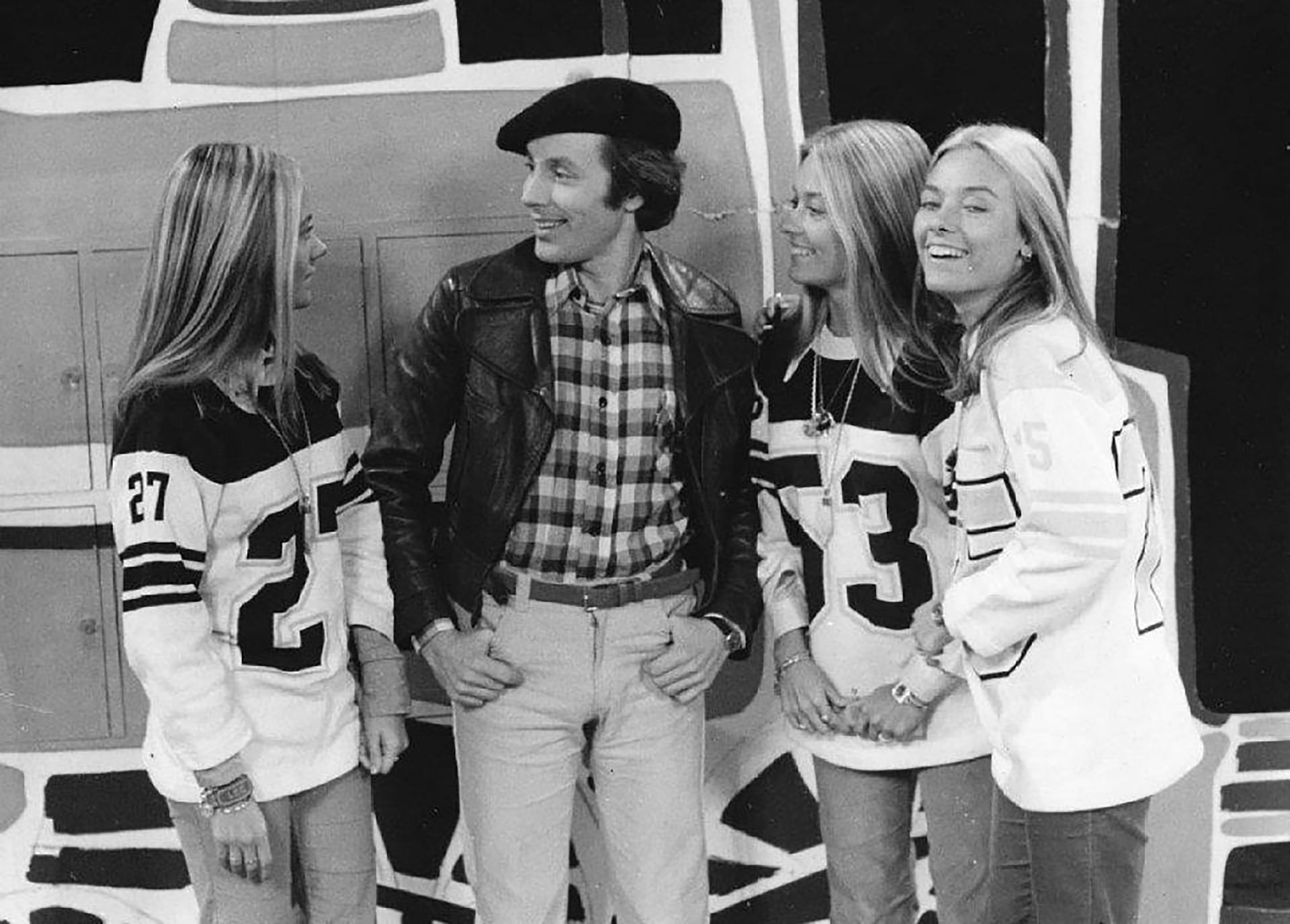 Pipo Pescador junto a Las Trillizas de Oro