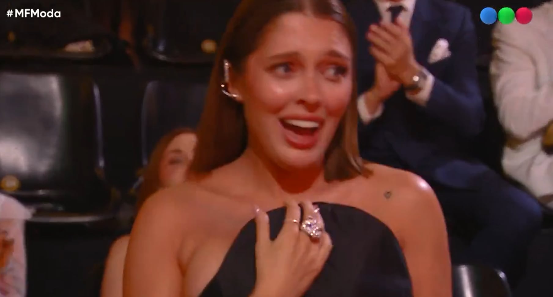 Valeria Mazza y Sofía 'La Reini' Gonet protagonizaron perlitas y bloopers en la pasarela y al recibir sus premios, sumando momentos fuera de libreto