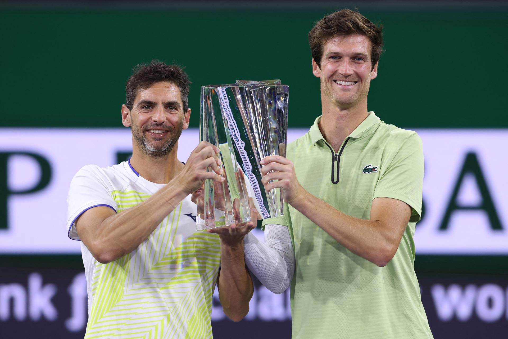 Guido Andreozzi y Manuel Guinard este año, con el trofeo de Indian Wells (Fuente: AFP)