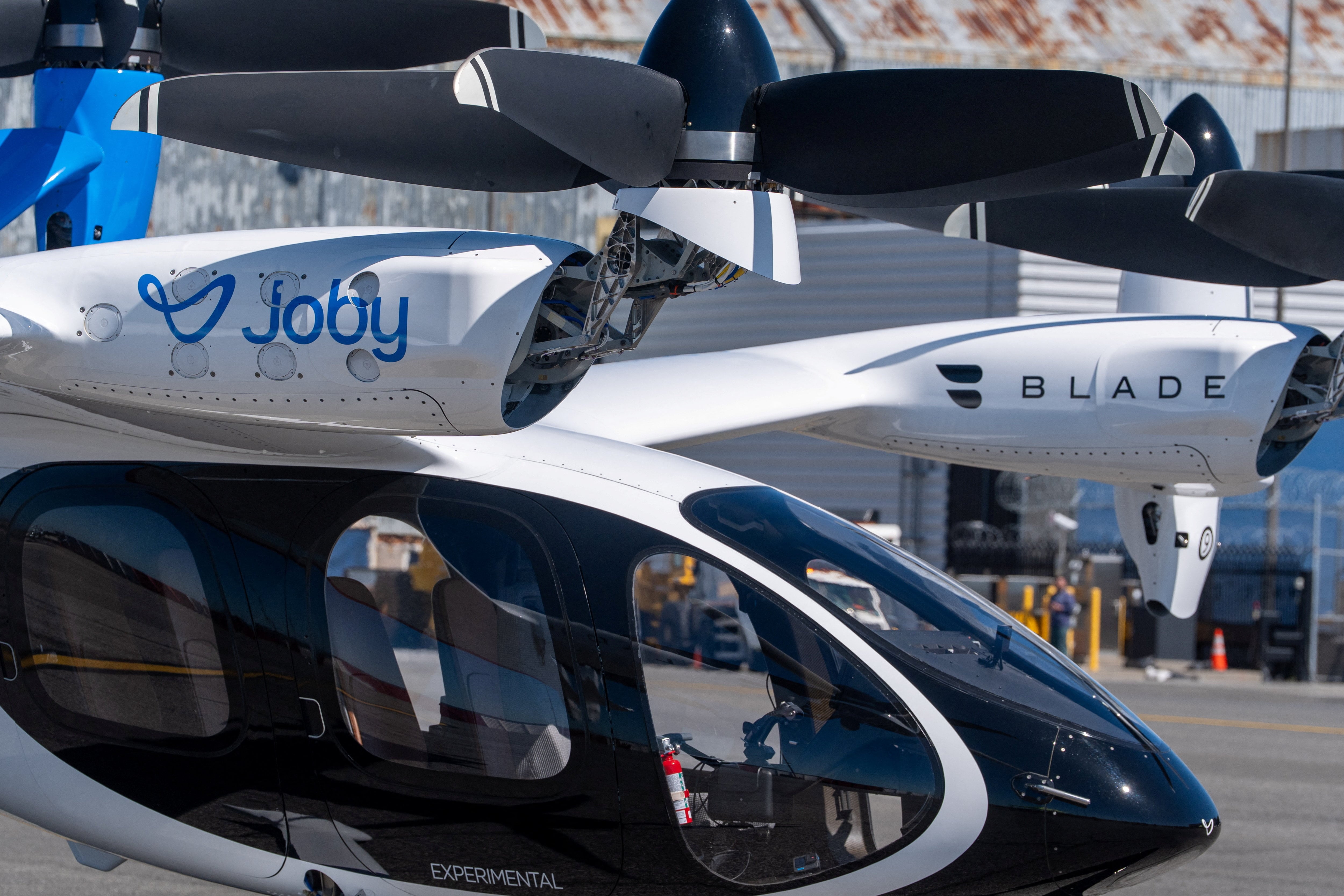 La campaña de pruebas busca evaluar la integración de aeronaves eléctricas en el sistema de transporte urbano bajo criterios de seguridad y bajas emisiones. (REUTERS/David 'Dee' Delgado)