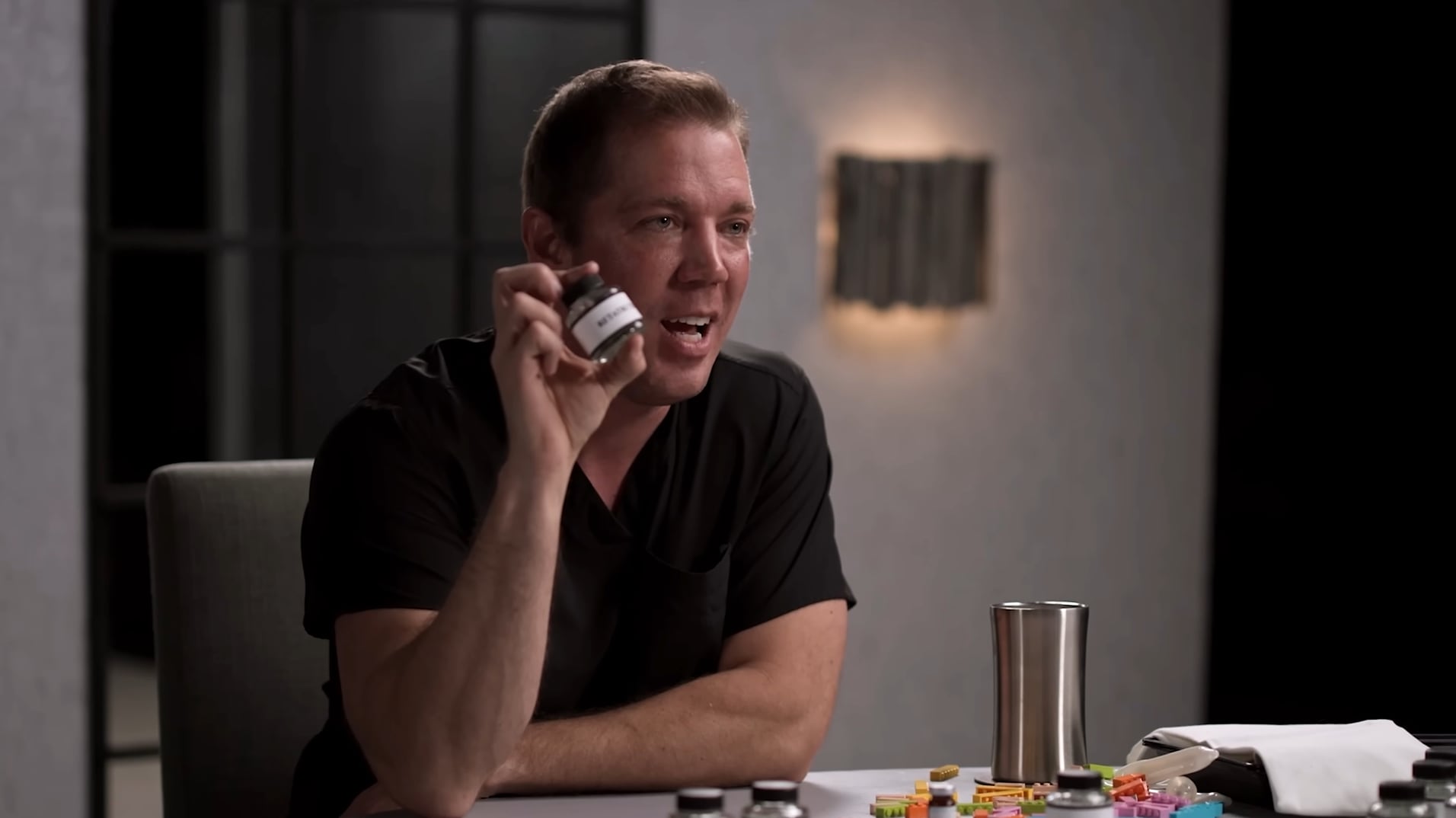 La biotecnología y el sector farmacéutico invierten miles de millones en el desarrollo y regulación de nuevos fármacos peptídicos innovadores (Captura de video: YouTube/@TheDiaryOfACEO⁩)