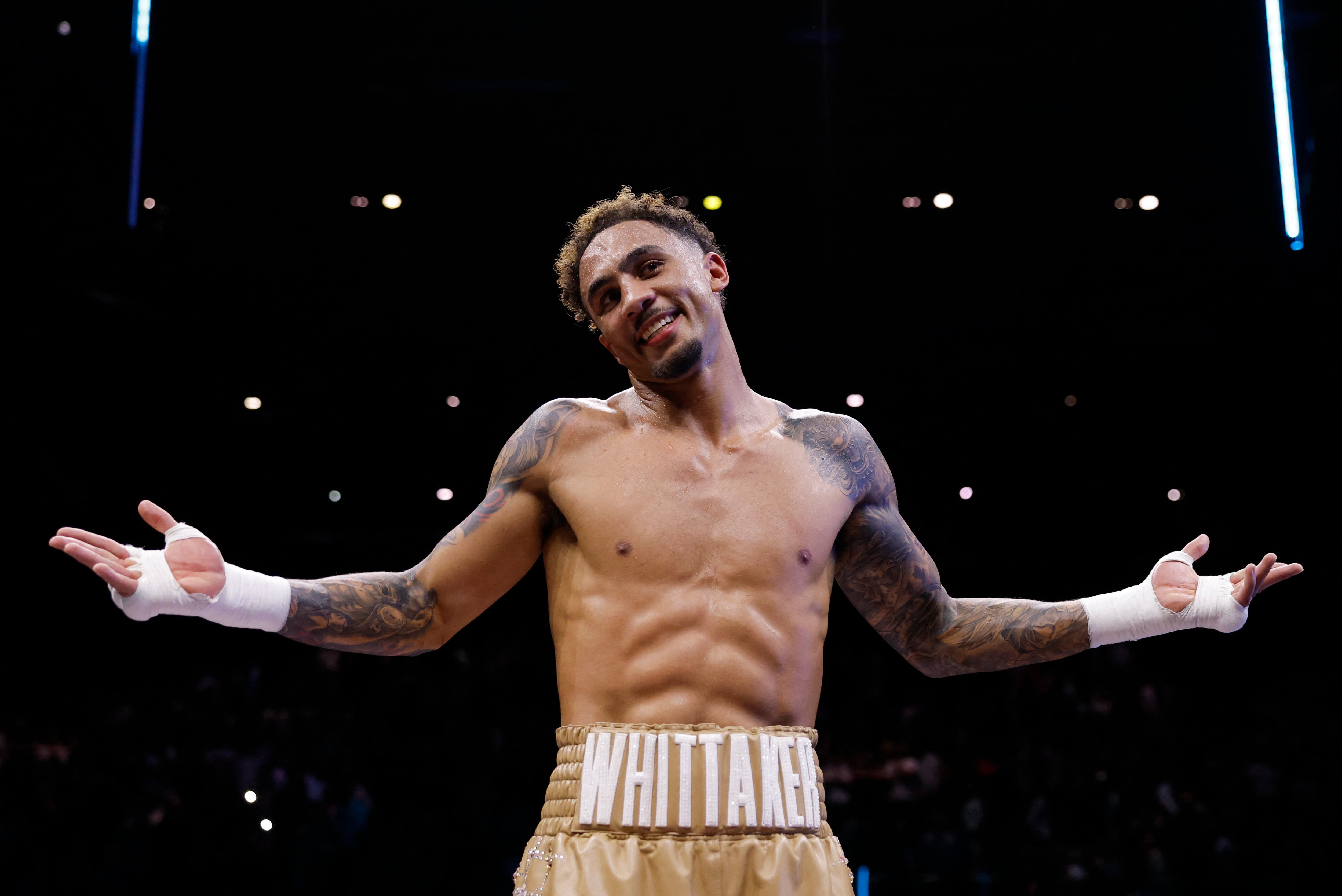 El carisma y la agilidad de Ben Whittaker lo destacan como aspirante a renovar el panorama del boxeo semipesado en Europa (Reuters/Andrew Couldridge)