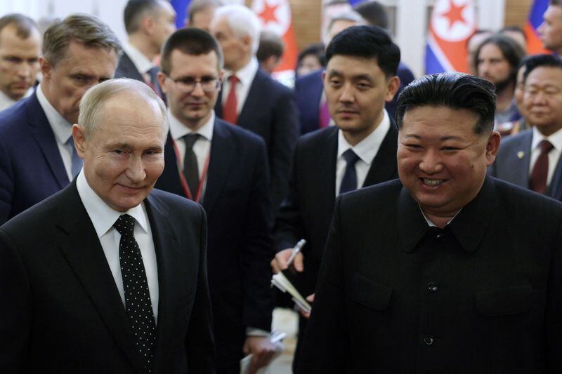 FOTO DE ARCHIVO. El presidente de Rusia, Vladímir Putin, y el líder de Corea del Norte, Kim Jong Un, llegan a un concierto de gala en Pionyang, Corea del Norte. 19 de junio de 2024. Sputnik/Gavriil Grigorov/Pool vía REUTERS
