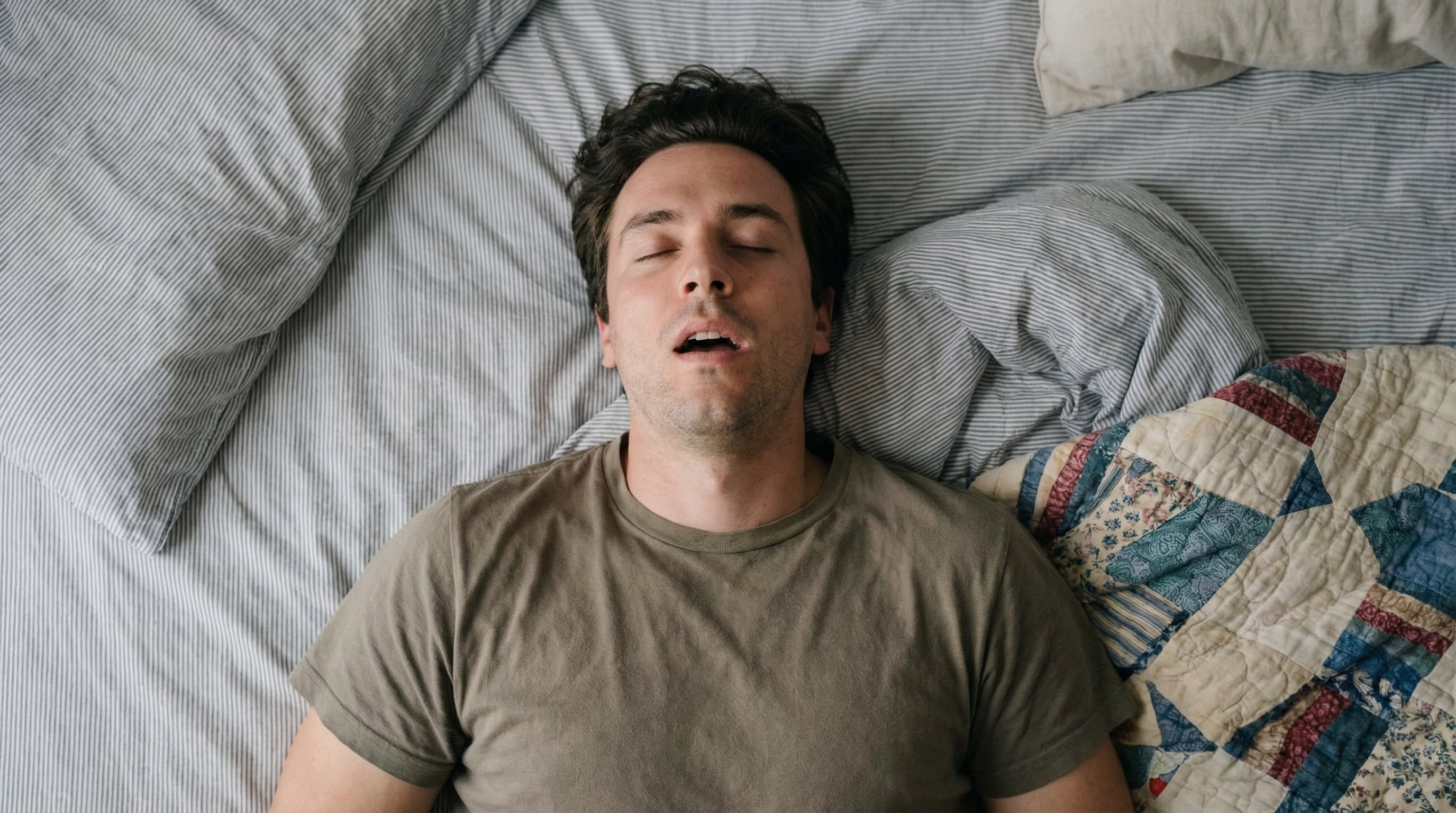 El descanso insuficiente impacta directamente en la producción hormonal y la salud sexual masculina (Imagen Ilustrativa Infobae)