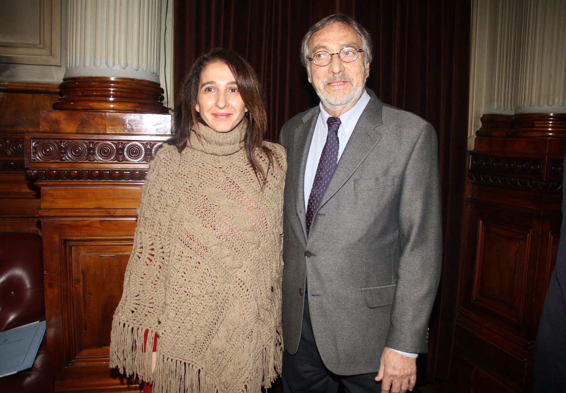 Luis Brandoni integró progresivamente a Saula Benavente en su círculo íntimo, compartiendo espacios con amigos y familiares