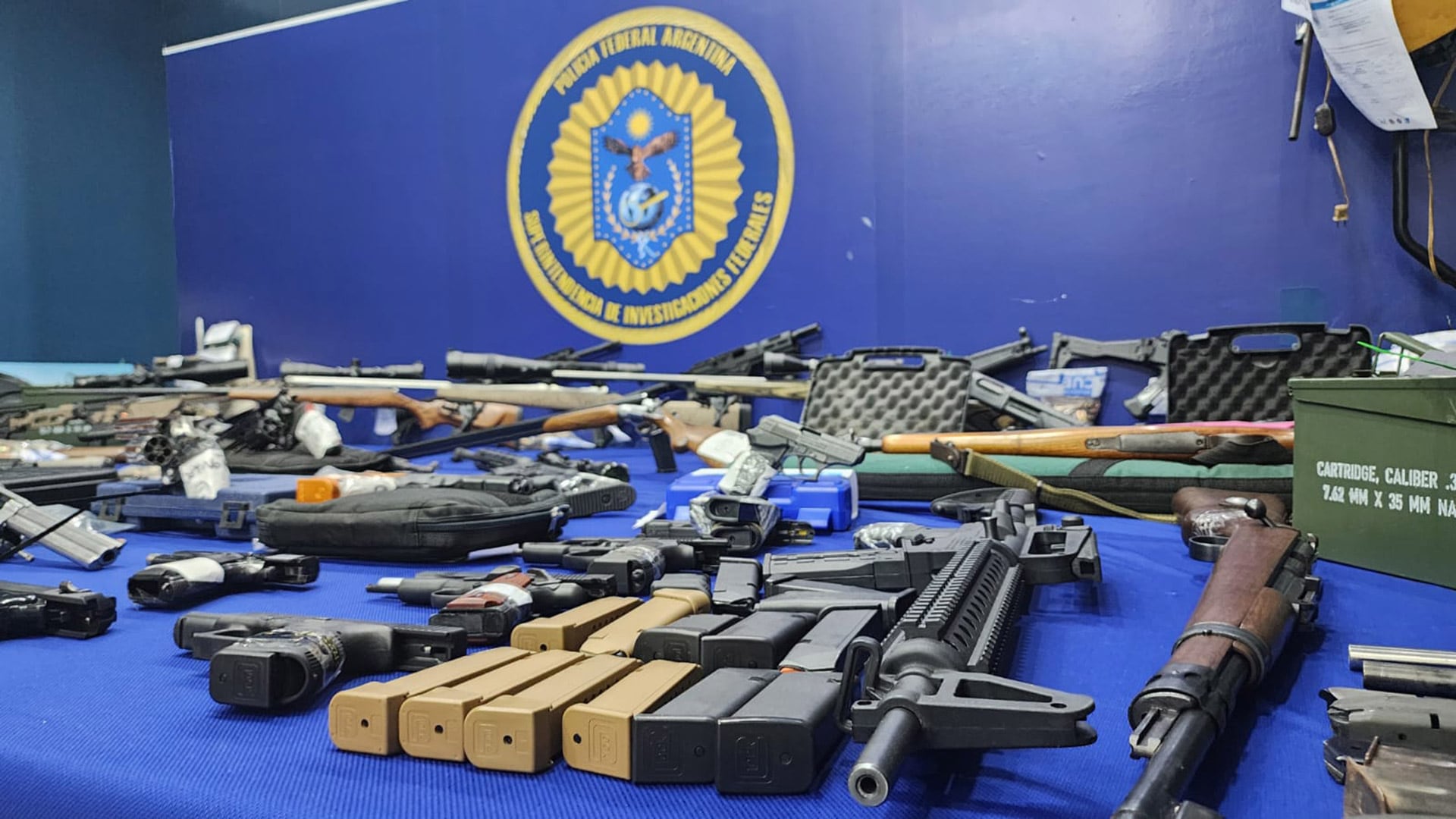 Tráfico internacional de armas: 133 allanamientos en todo el país contra una megabanda que comerciaba ametralladoras y granadas