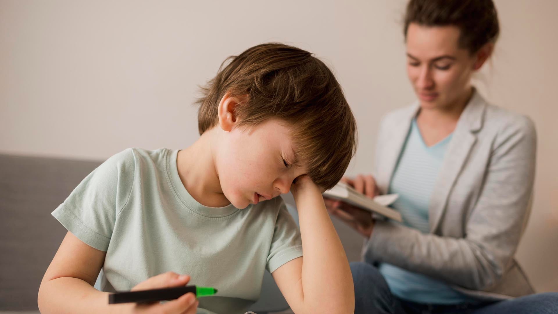 El diagnóstico del TOC en niños debe realizarlo un profesional de la salud mental especializado en infancia (Freepik)