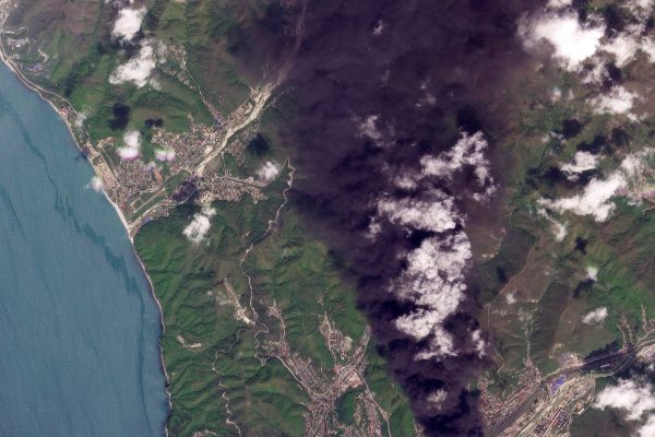 Un ataque ucraniano desató un gran incendio en la refinería de Tuapsé y desencadenó la represalia rusa sobre Kiev