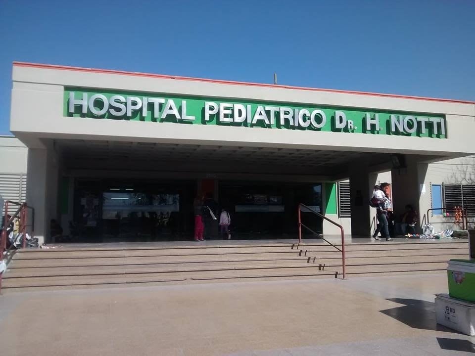 Un niño lucha por su vida en el Hospital de Mendoza y su padrastro enfrenta cargos por intento de homicidio