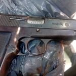 Un grupo de ladrones asaltó una joyería de Laferrere y se tiroteó con un custodio: cuatro detenidos y un jubilado herido