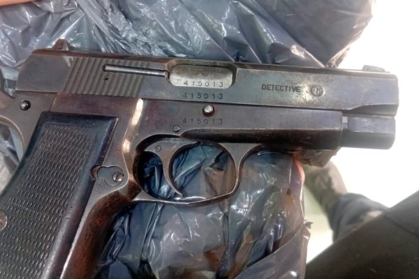 Un grupo de ladrones asaltó una joyería de Laferrere y se tiroteó con un custodio: cuatro detenidos y un jubilado herido