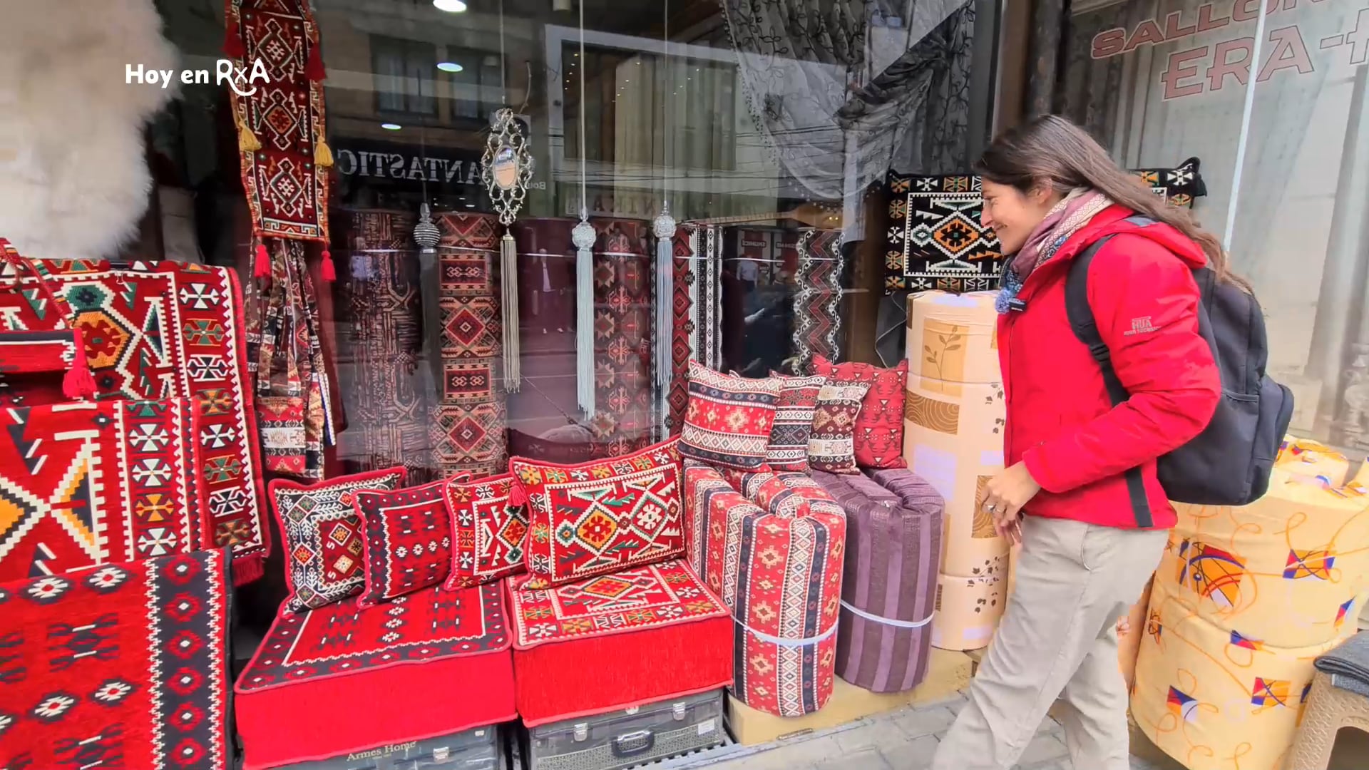 En Gjakovica, la ciudad inicial de su recorrido, notaron una vida cotidiana genuina, sin adaptaciones para el turismo ni esfuerzos por agradar al visitante extranjero