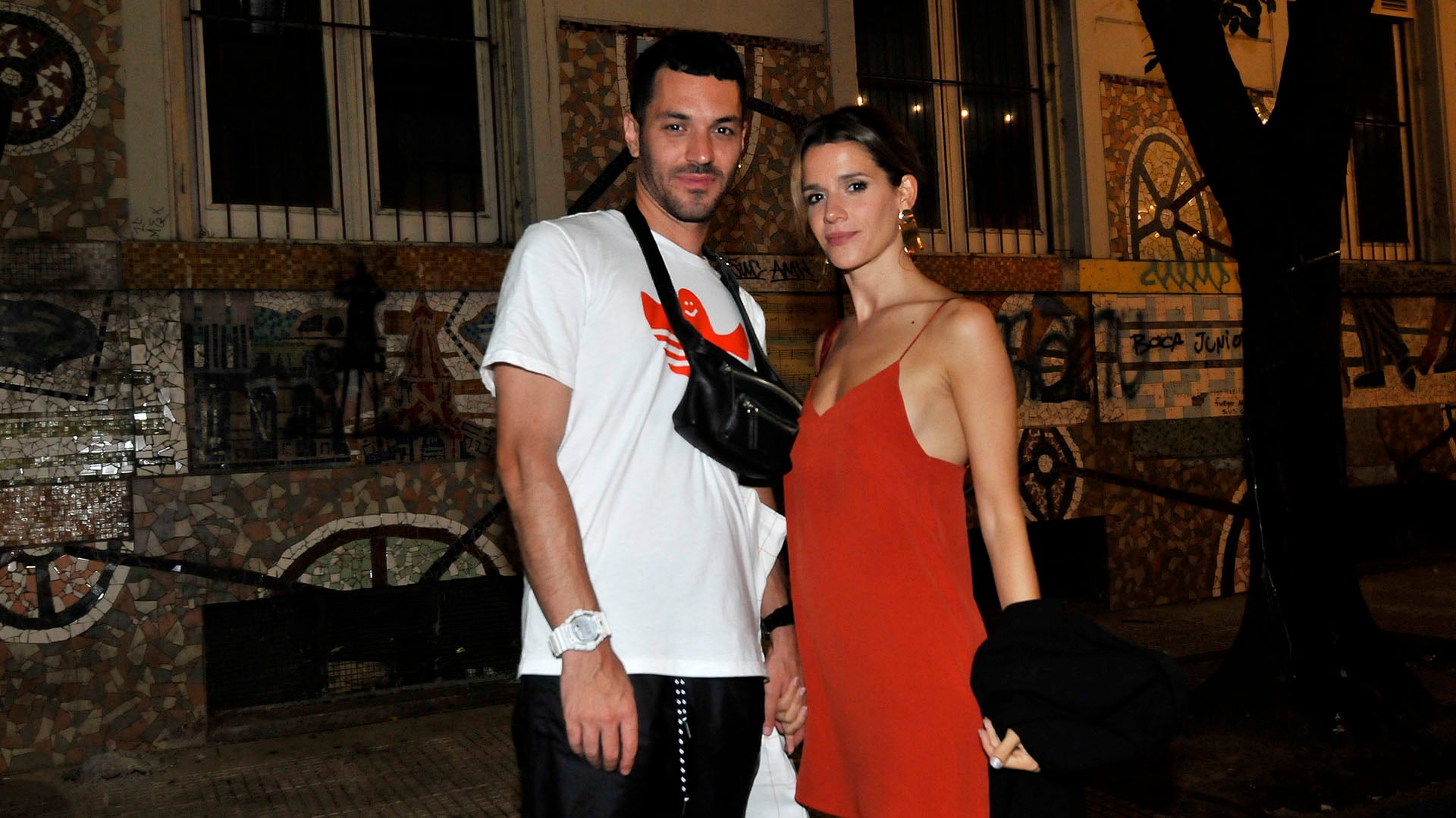 Violeta Urtizberea explicó que elige no mirar las publicaciones del músico mientras está de gira para no angustiarse y mantener la serenidad en su vida amorosa (Crédito: Teleshow)