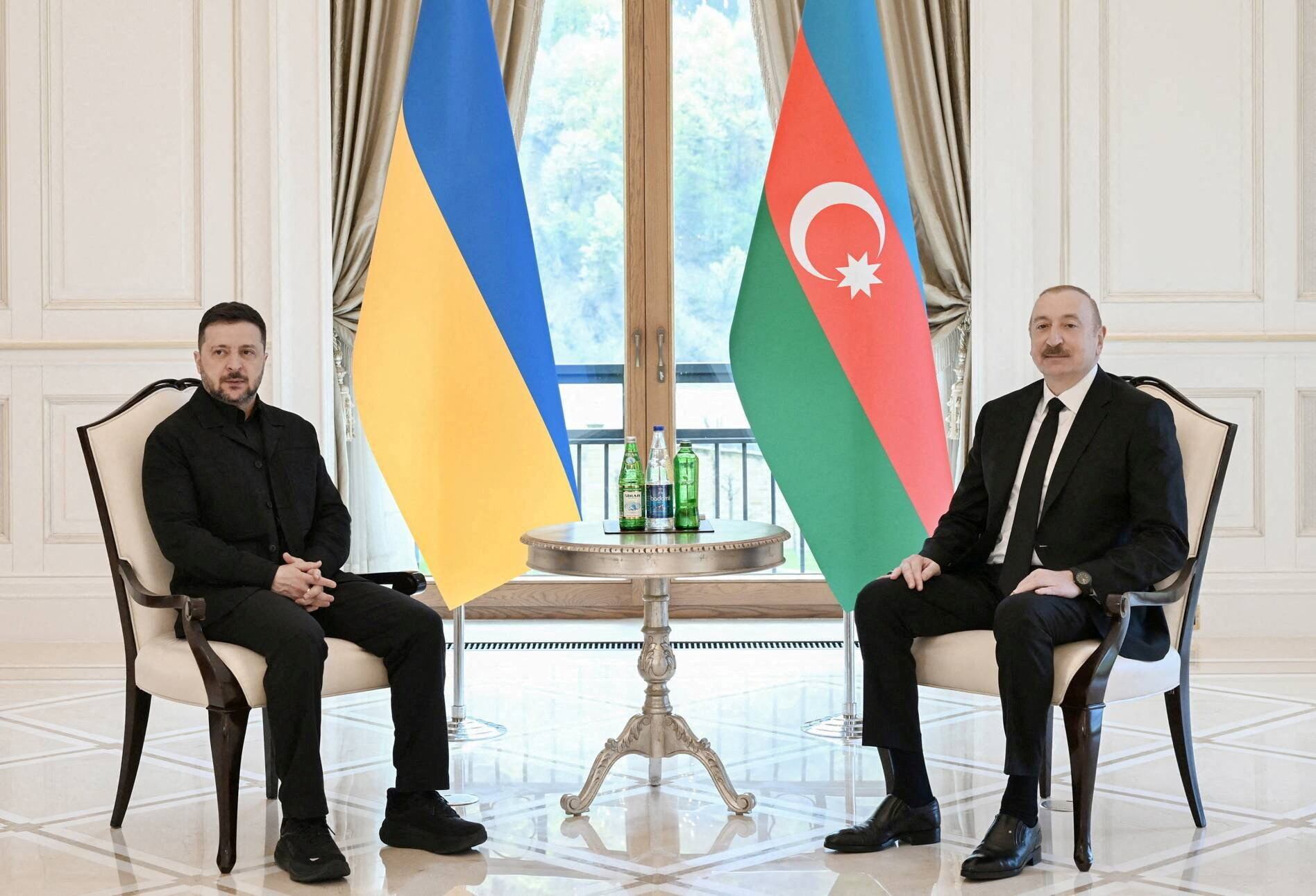 El presidente azerbaiyano Ilham Aliyev asiste a una reunión con el presidente ucraniano Volodymyr Zelenskiy en Gabala (Qabala), Azerbaiyán, el 25 de abril de 2026. Servicio de Prensa de la Presidencia de Azerbaiyán/Distribución vía REUTERS. ATENCIÓN EDITORES