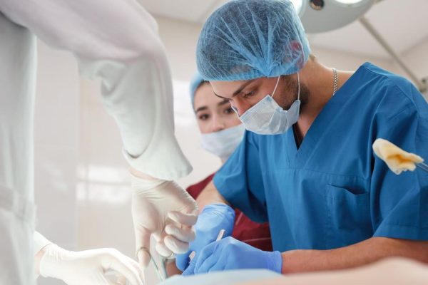 1 de cada 10 cirujanos estadounidenses deja la práctica y un estudio advierte sobre escasez